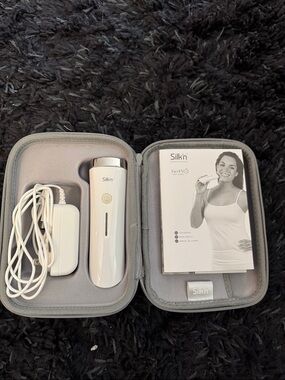 Silk'n Red Light Facial Skincare Device with Travel Case